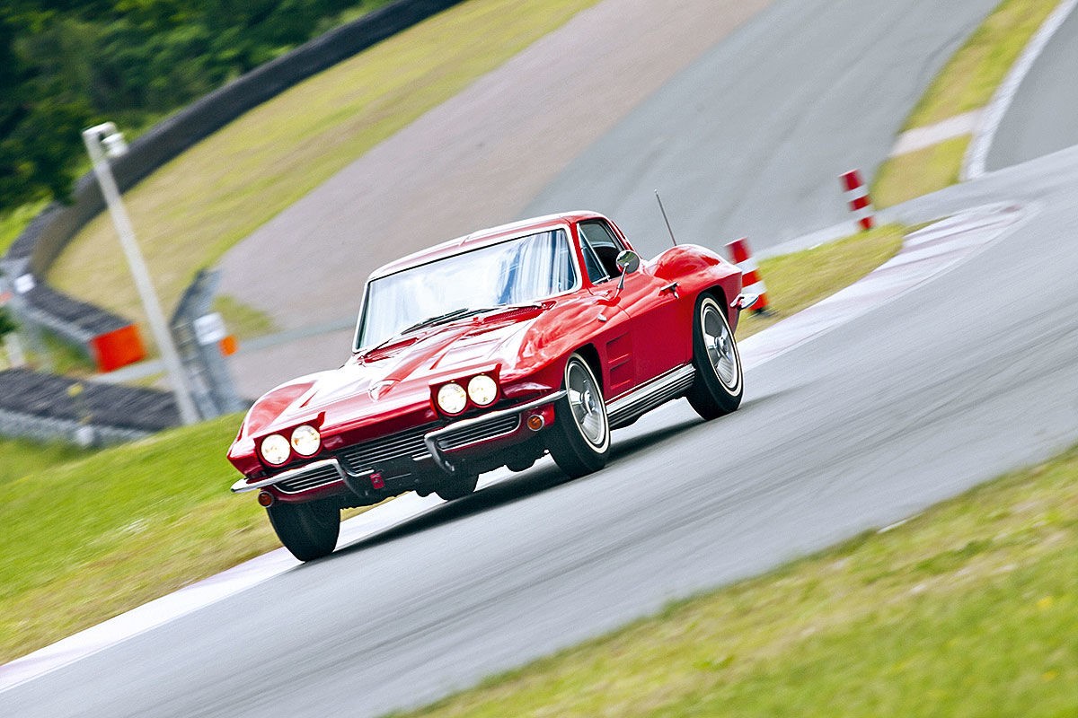 【シボレー コルベット ストーリー】初代から第8代目C8スティングレイまで アイコンアメリカンスポーツカーの歴史を写真とともに辿る