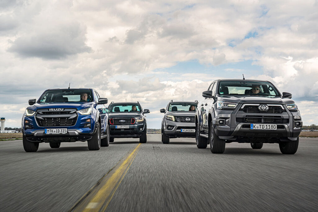 ピックアップトラック ハイラックス トヨタ ニッサン フォード テント