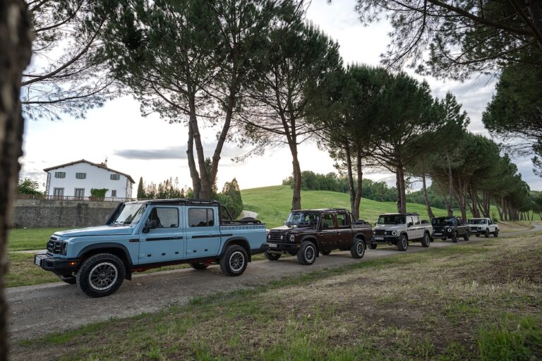 究極のオフロードビースト「イネオス グレナディア クォーターマスター」登場!ディフェンダーを超えるそのドライビングパフォーマンスとは