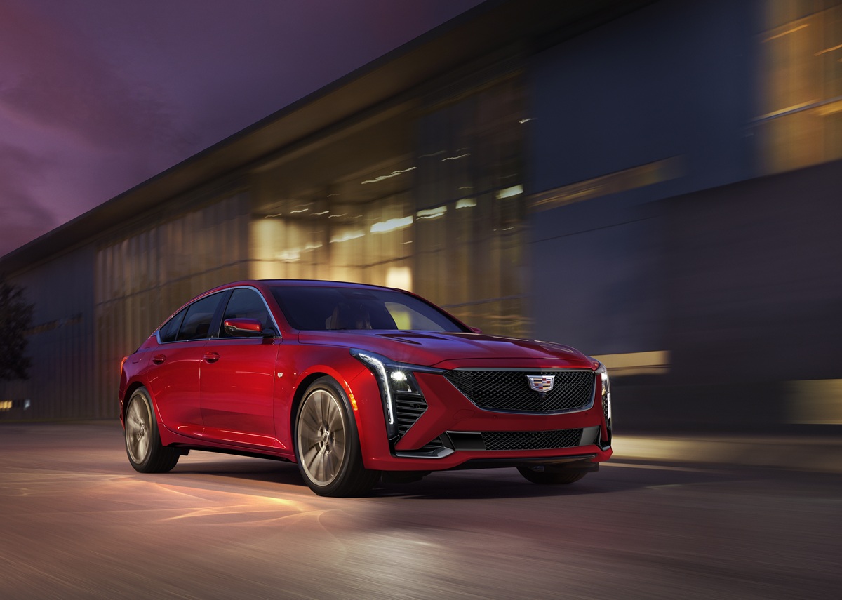 違いが分かる人に フェイスリフトされた「キャデラック CT5」登場 