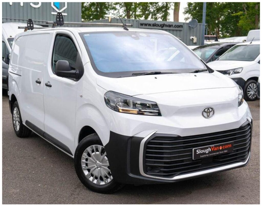 オススメ並行輸入車 ディーラー中古車在庫｜お仕事応援！新型トヨタ プロエース パネルバン 2.0D Icon Medium 3人乗り6MT 右ハンドル