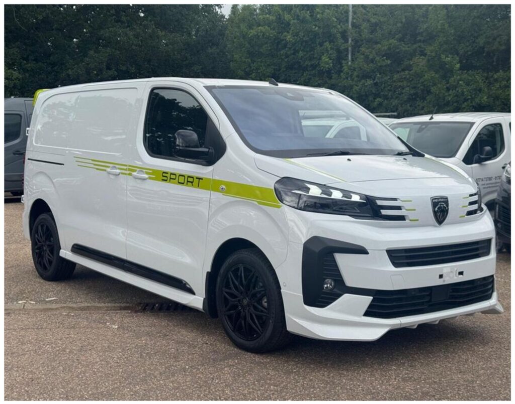 オススメ並行輸入車 ディーラー新車在庫｜英国専用スポーツバン！プジョー エキスパート パネルバン Standard SPORT 2.0 BlueHDi180 EAT8 右ハンドル