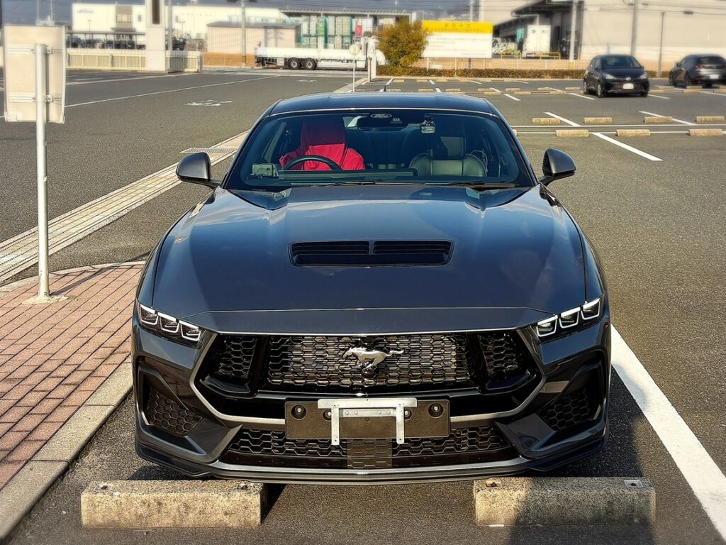 並行輸入車｜購入する前に知っておきたいこと /英国仕様右ハンドル！新型！Ford Mustang5.0 V8 GT SelShift 10 Speed Automaticを広島県のNさまへご納車させていただきました！