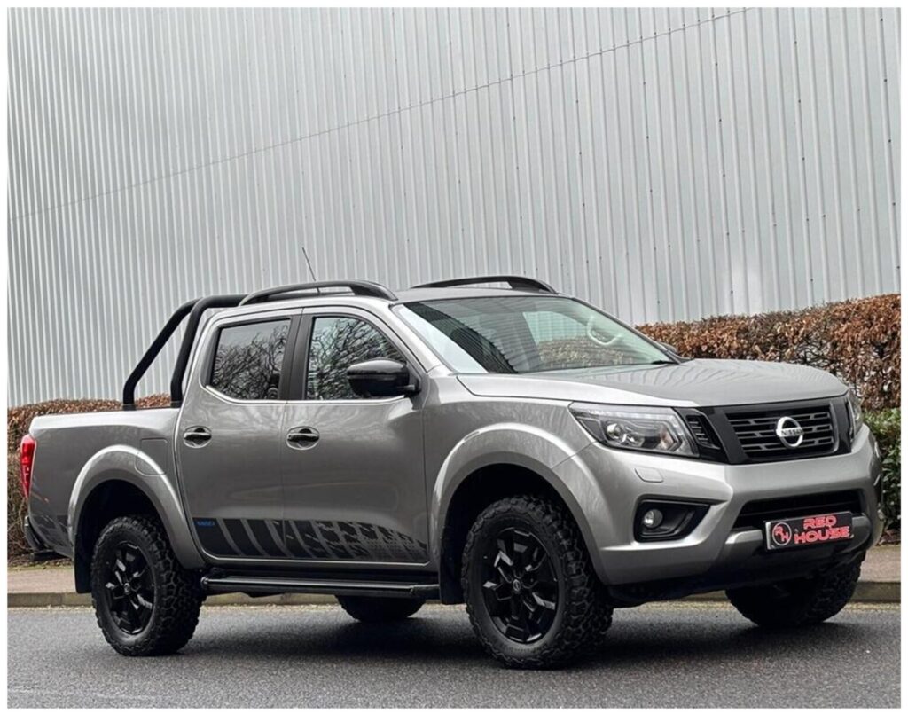 オススメ並行輸入車 ディーラー中古車在庫｜サンルーフ付き！日産 ナバラ 2.3 dCi190 N-Guard ダブルキャブ 7AT 4WD 右ハンドル