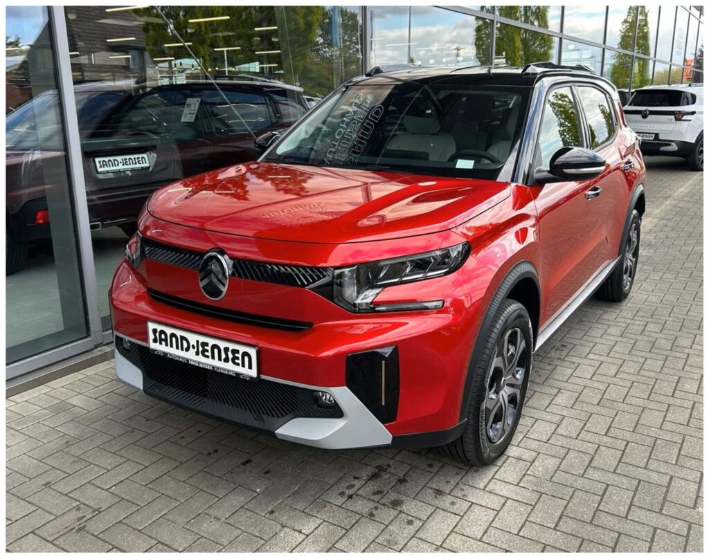 オススメ並行輸入 新車在庫｜7人乗りパック！新型シトロエン C3エアクロスPlus PureTech100 左ハンドル 6MT