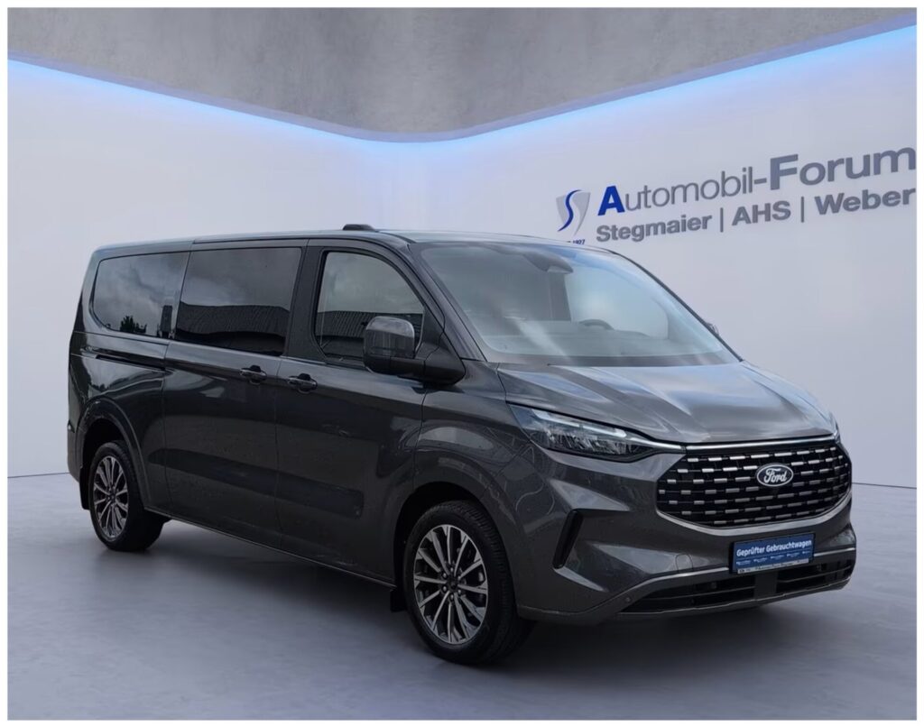 オススメ並行輸入 ディーラー中古車在庫｜AWD！パノラマルーフ！新型フォード トルネオ カスタム Titanium 2.0 8AT ロング ８人乗り 左ハンドル
