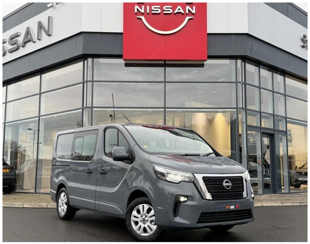 オススメ並行輸入車 ディーラー新車在庫｜英国仕様 日産 プリマスター クルーバン Tekna 2.0 dCi130 L1 6MT 6人乗り 右ハンドル